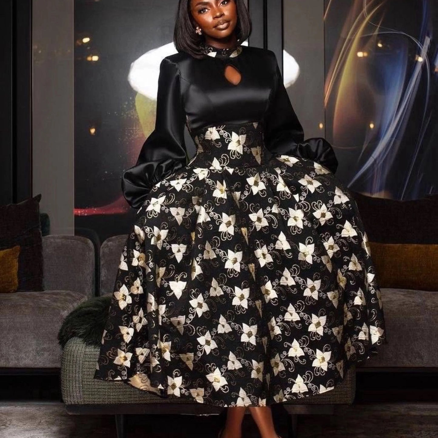 Fitted Dress with Flared Hemline – Elegant Silhouette