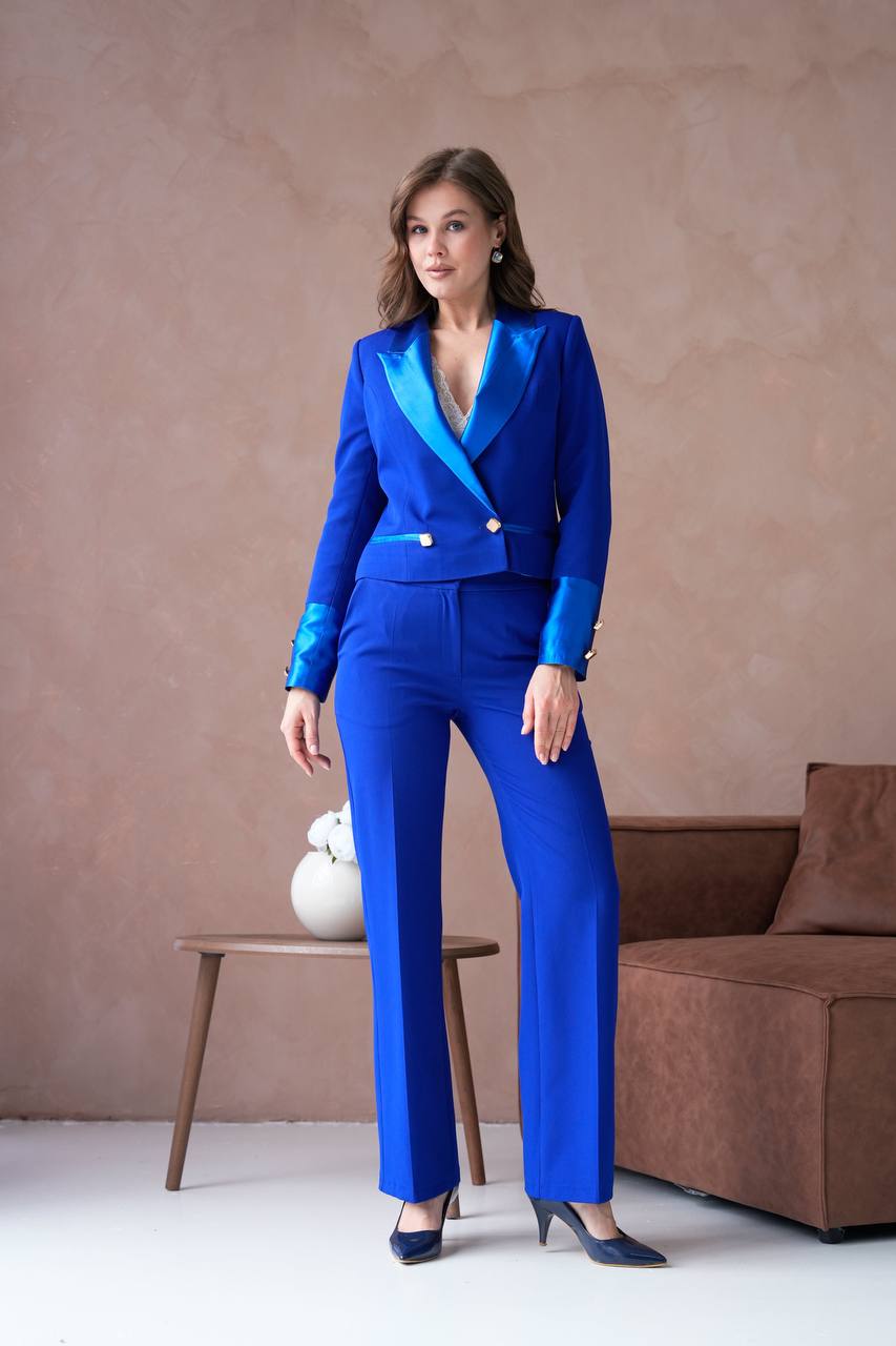 “Women’s Tuxedo-Style Suit with Tailored Pants – Elegant Power Look” - Blue