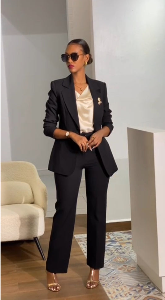 “Classic Black Single-Button Suit Set with Tailored Pants”