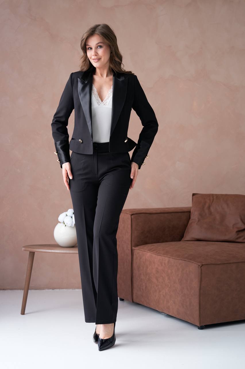 “Women’s Tuxedo-Style Suit with Tailored Pants – Elegant Power Look” - Black