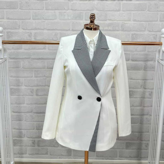 Monochrome Muse” Blazer – Simple, Strong, Chic