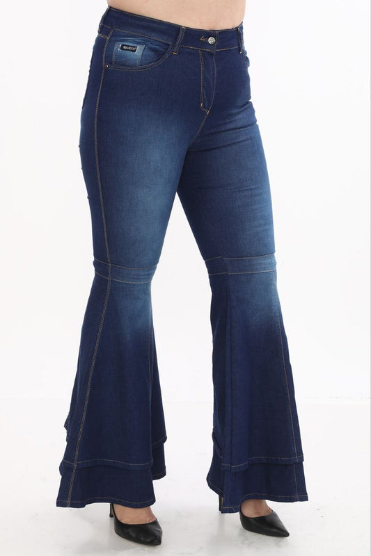 Wide-Leg Flared Jeans – Statement Bottom